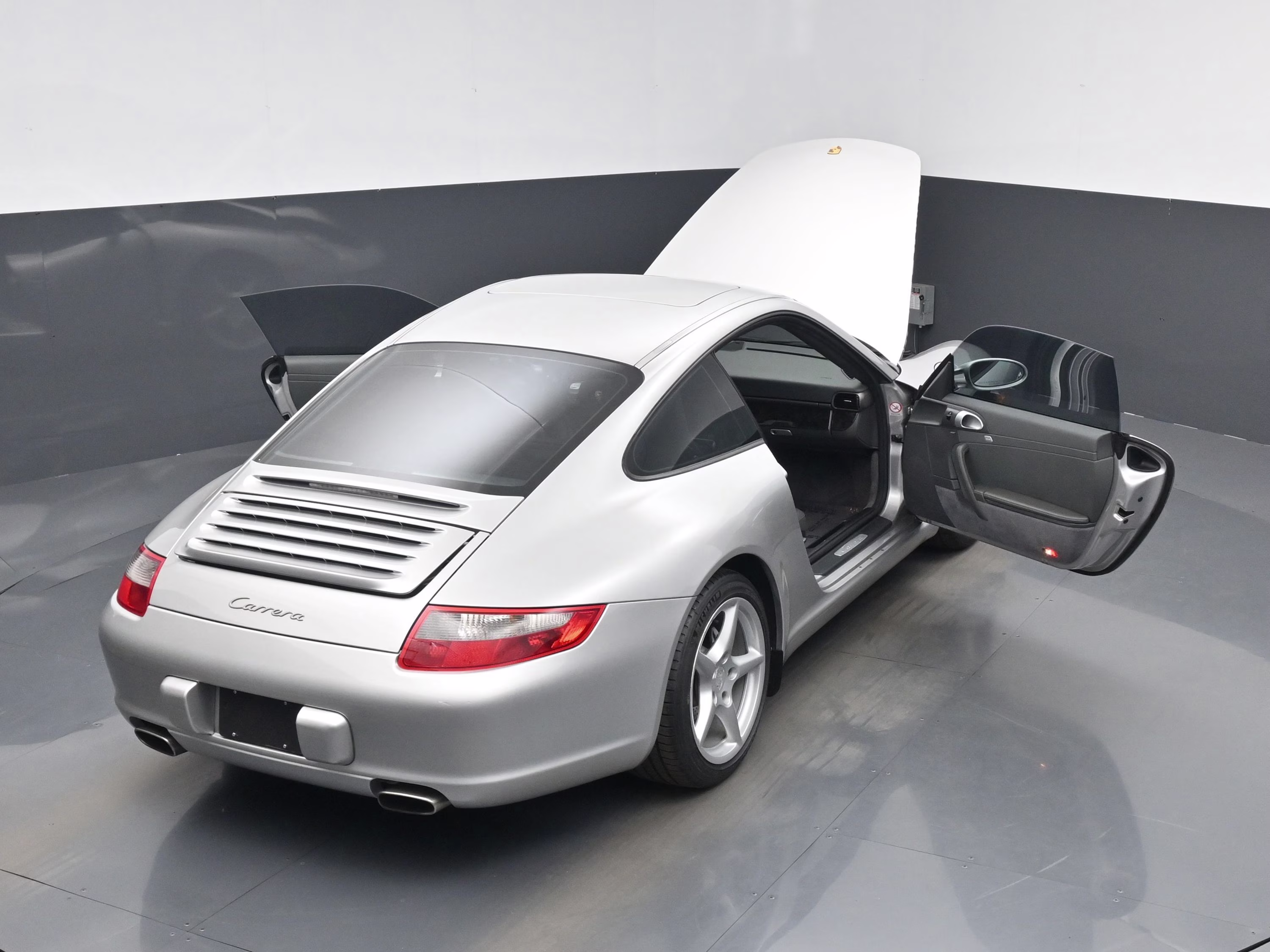2006 Silver Porsche 911 Carrera RWD Coupe