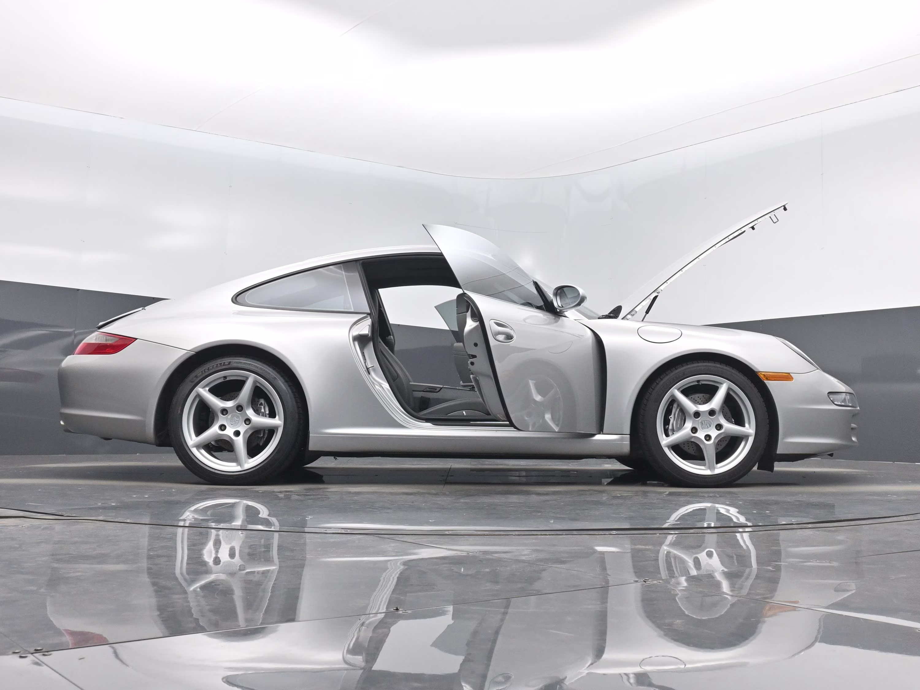 2006 Silver Porsche 911 Carrera RWD Coupe