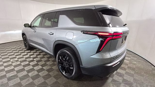 2024 Sterling Gray Metallic Chevrolet Traverse LS FWD SUV