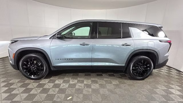 2024 Sterling Gray Metallic Chevrolet Traverse LS FWD SUV