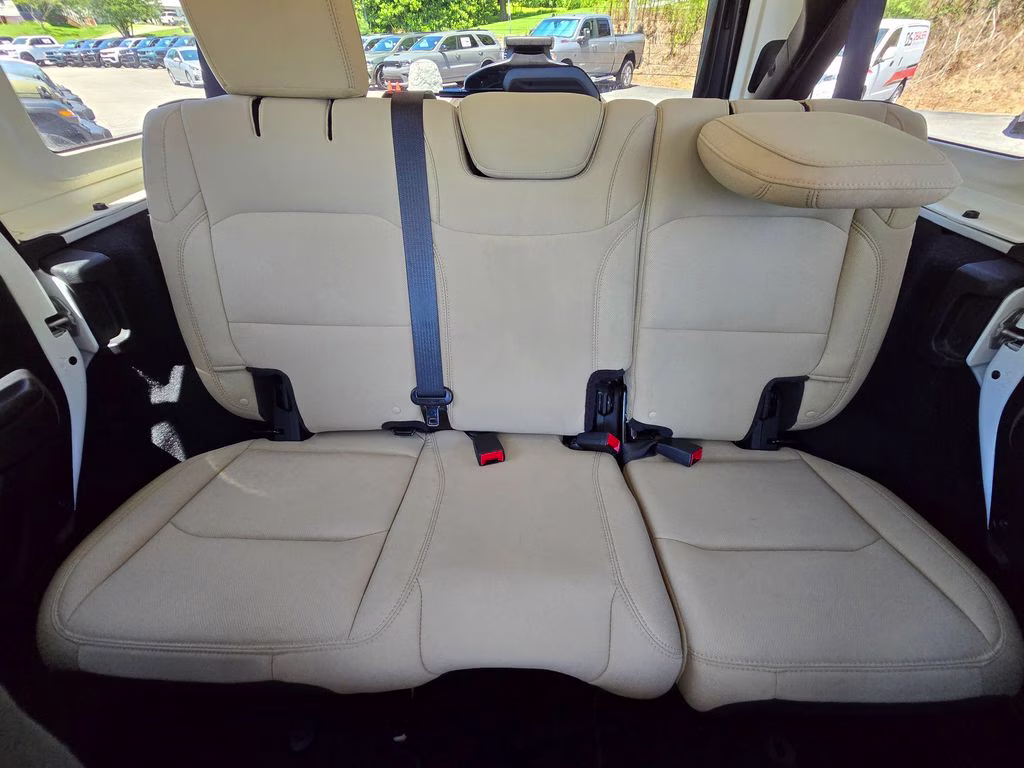 2018 Bright White Clearcoat Jeep Wrangler Unlimited Sport S 4X4 SUV
