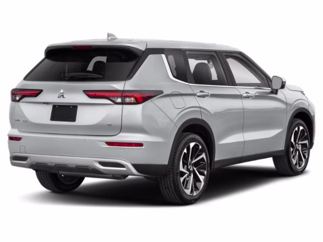 2023 Alloy Silver Metallic Mitsubishi Outlander SE AWD SUV