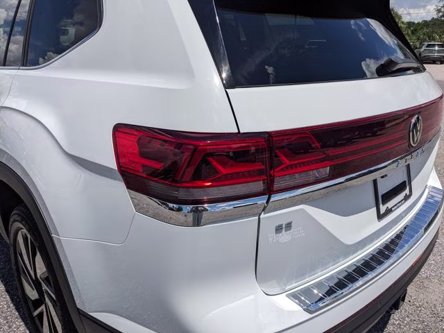 2024 Pure White Volkswagen Atlas 2.0T SE w/Technology FWD SUV