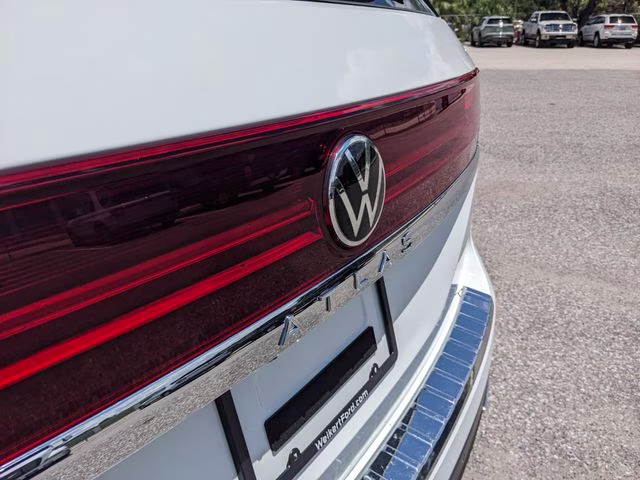 2024 Pure White Volkswagen Atlas 2.0T SE w/Technology FWD SUV