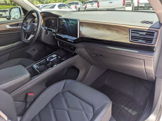 2024 Pure White Volkswagen Atlas 2.0T SE w/Technology FWD SUV