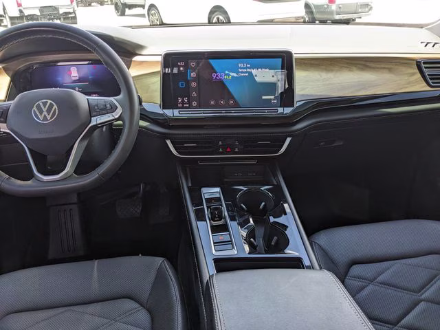 2024 Pure White Volkswagen Atlas 2.0T SE w/Technology FWD SUV