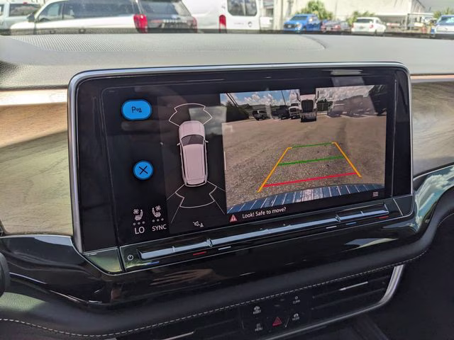 2024 Pure White Volkswagen Atlas 2.0T SE w/Technology FWD SUV