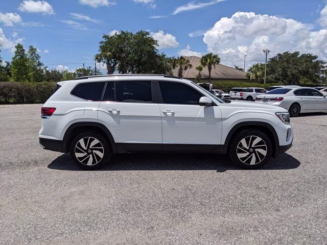 2024 Pure White Volkswagen Atlas 2.0T SE w/Technology FWD SUV