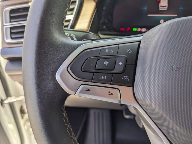 2024 Pure White Volkswagen Atlas 2.0T SE w/Technology FWD SUV