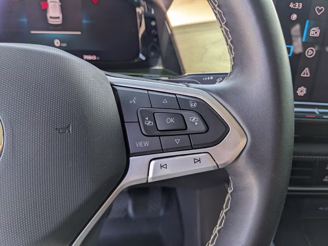 2024 Pure White Volkswagen Atlas 2.0T SE w/Technology FWD SUV