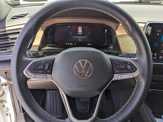 2024 Pure White Volkswagen Atlas 2.0T SE w/Technology FWD SUV
