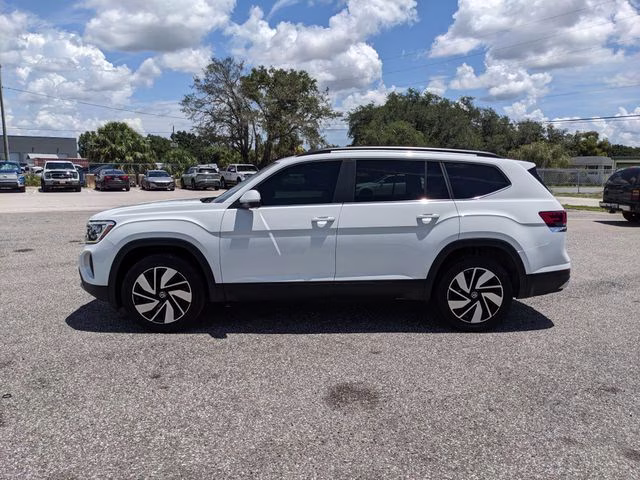 2024 Pure White Volkswagen Atlas 2.0T SE w/Technology FWD SUV
