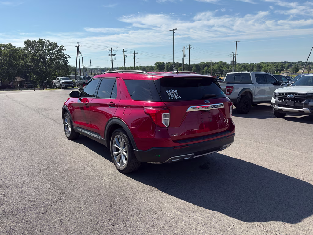 2023 Rapid Red Metallic Tinted Clearcoat Ford Explorer XLT RWD SUV