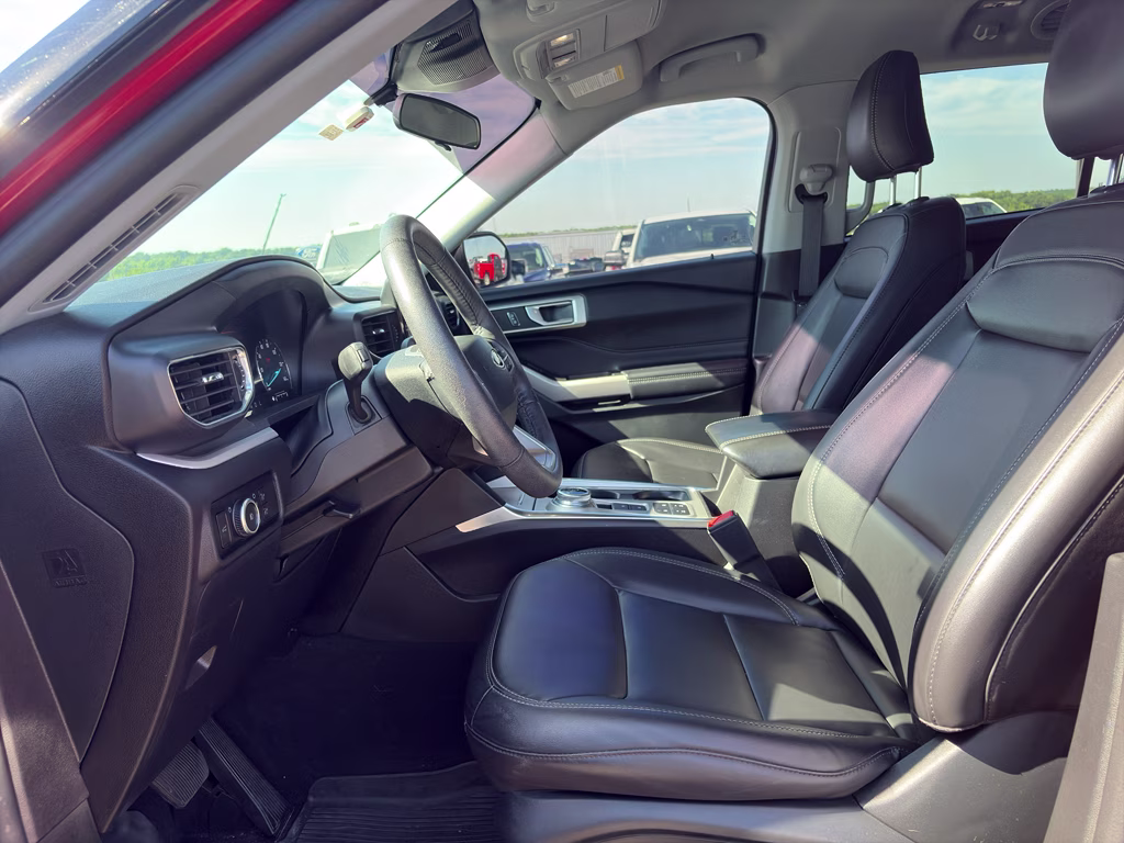 2023 Rapid Red Metallic Tinted Clearcoat Ford Explorer XLT RWD SUV