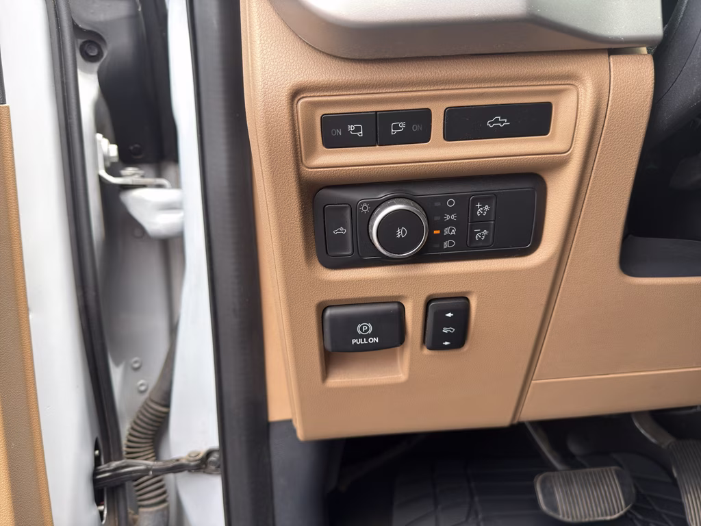 2021 Space White Metallic Ford F-150 XLT 4X4 Truck