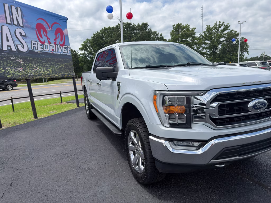 2021 Space White Metallic Ford F-150 XLT 4X4 Truck