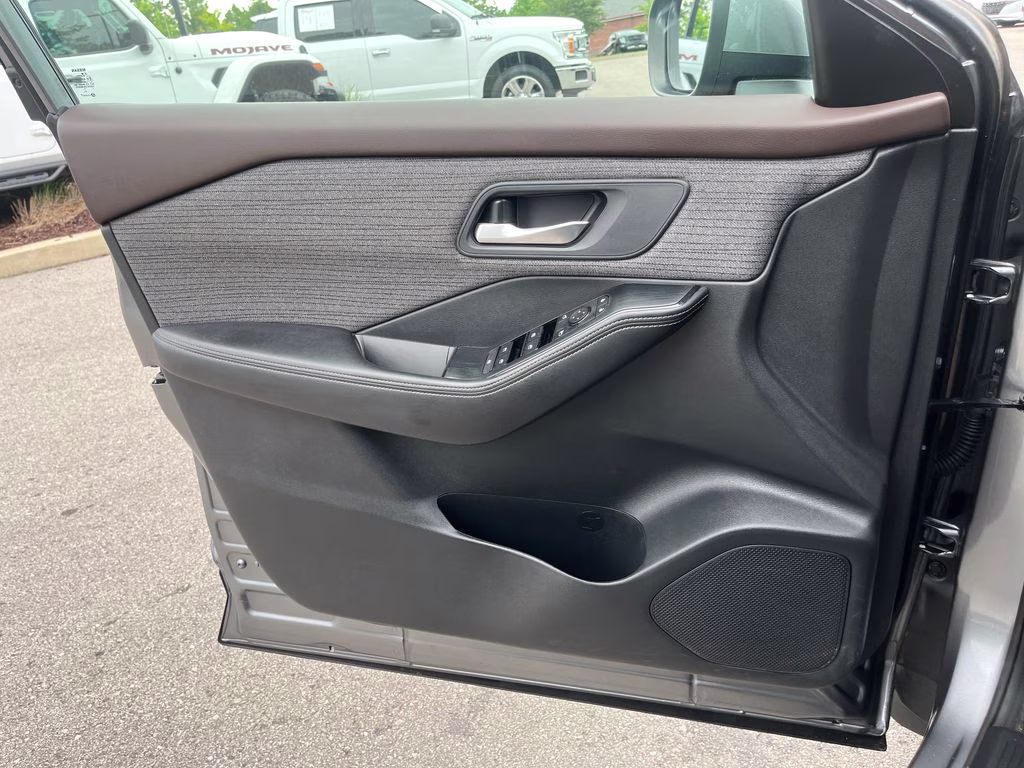 2021 Gun Metallic Nissan Rogue SV AWD SUV
