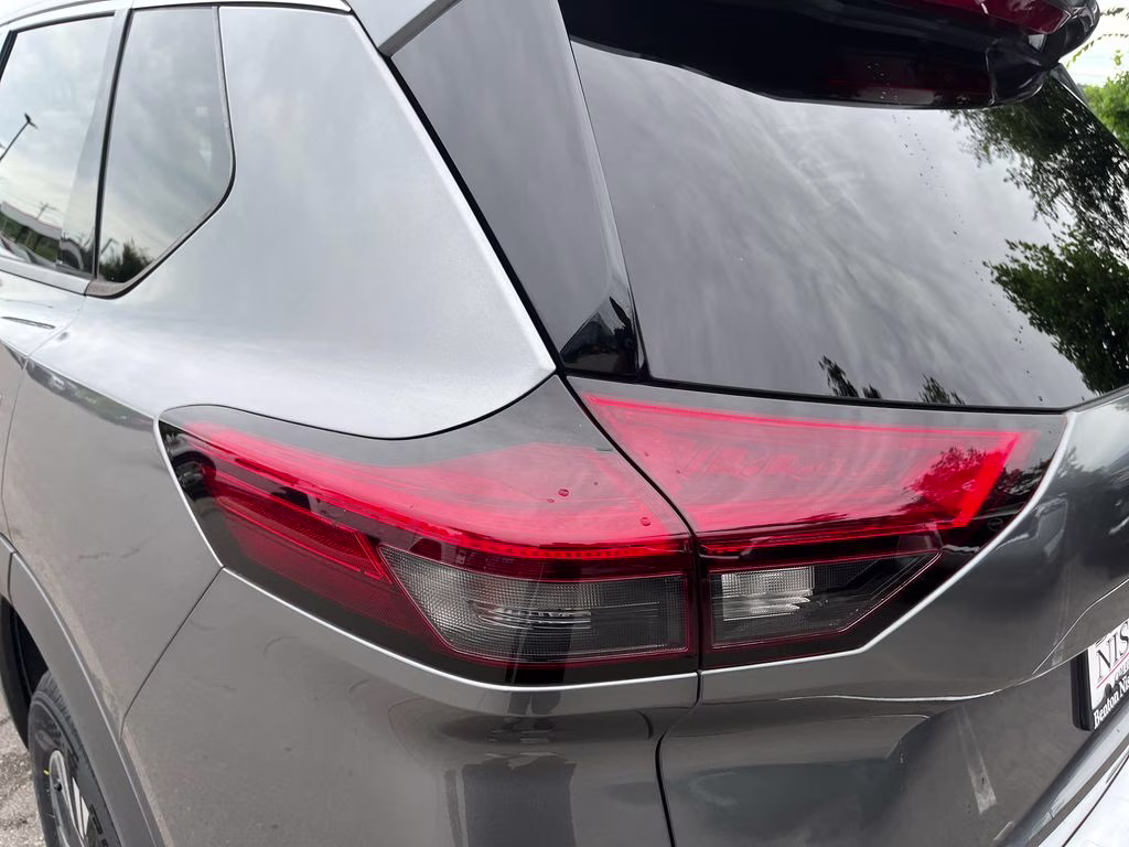 2021 Gun Metallic Nissan Rogue SV AWD SUV