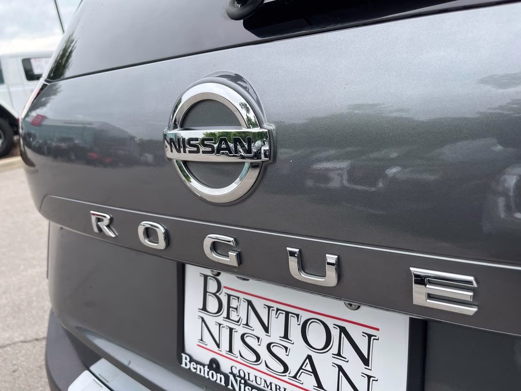 2021 Gun Metallic Nissan Rogue SV AWD SUV