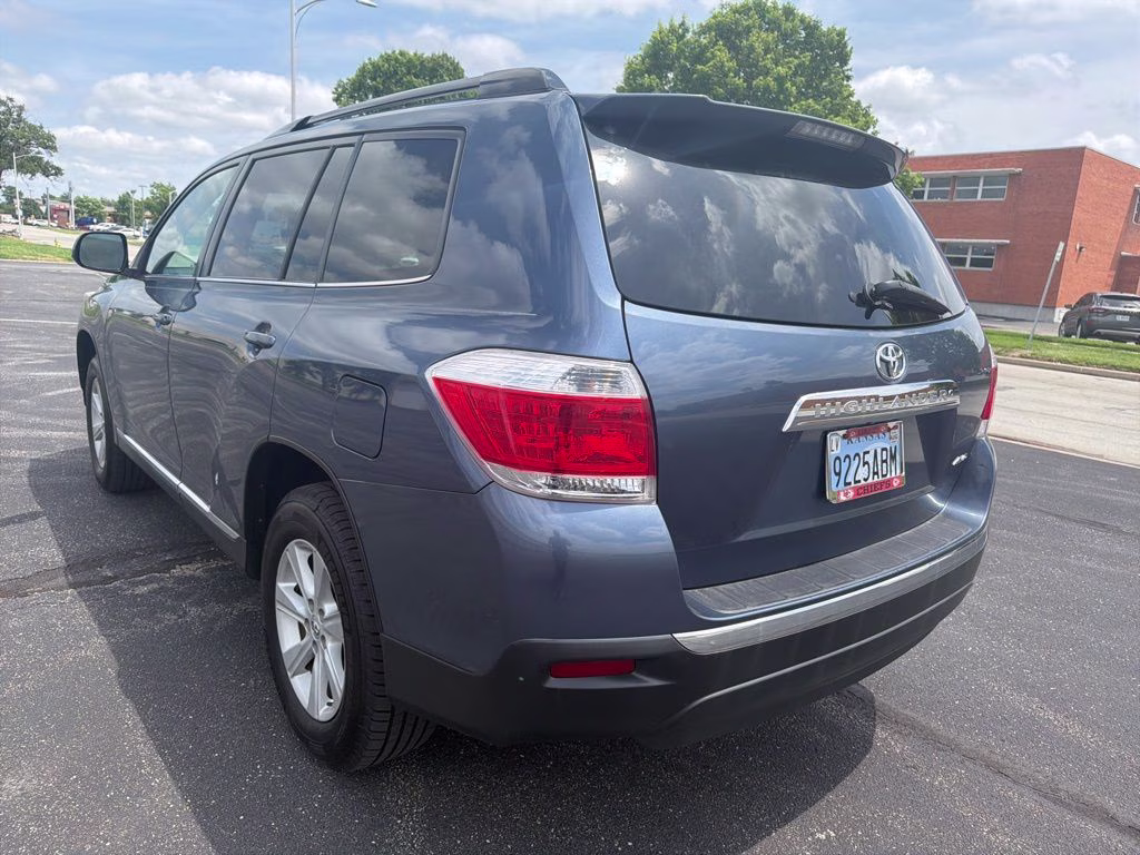 2013 Shoreline Blue Metallic Toyota Highlander SE 4X4 SUV