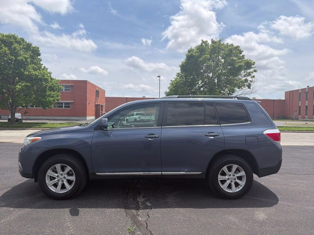 2013 Shoreline Blue Metallic Toyota Highlander SE 4X4 SUV