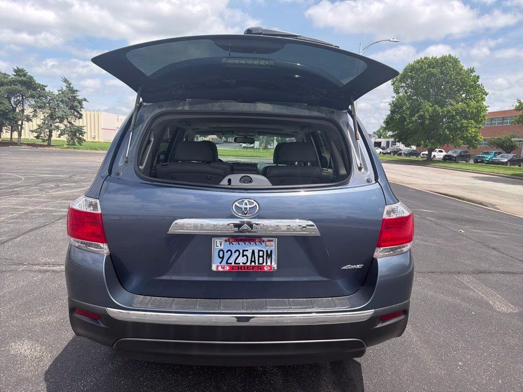 2013 Shoreline Blue Metallic Toyota Highlander SE 4X4 SUV