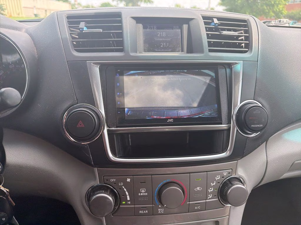 2013 Shoreline Blue Metallic Toyota Highlander SE 4X4 SUV