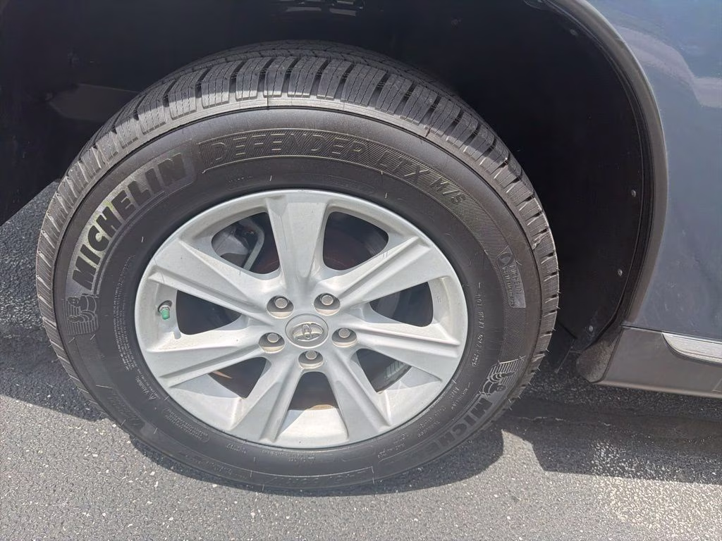 2013 Shoreline Blue Metallic Toyota Highlander SE 4X4 SUV