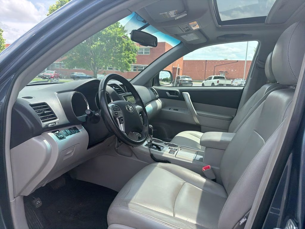 2013 Shoreline Blue Metallic Toyota Highlander SE 4X4 SUV