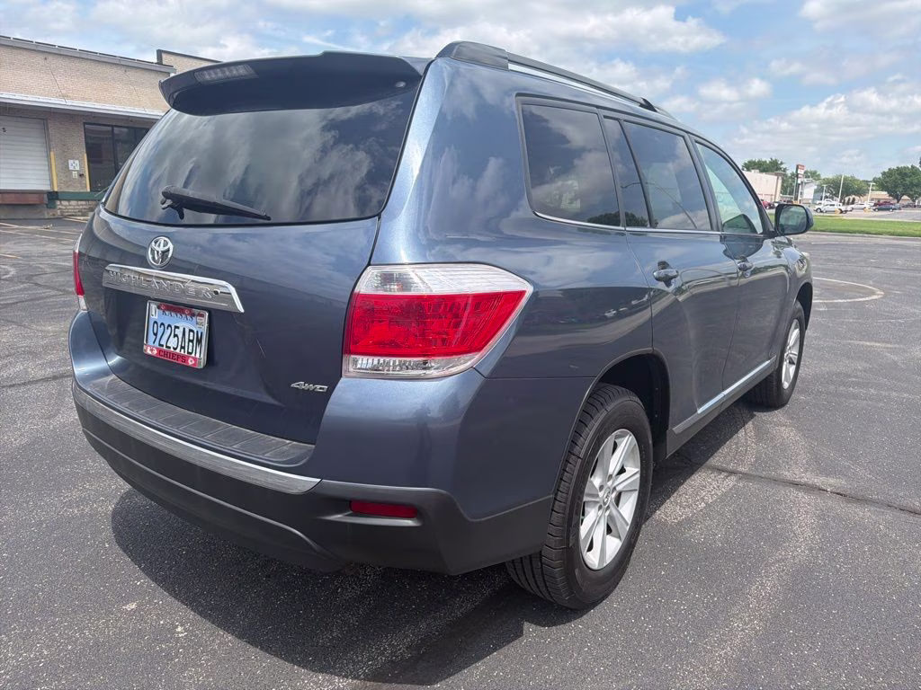 2013 Shoreline Blue Metallic Toyota Highlander SE 4X4 SUV