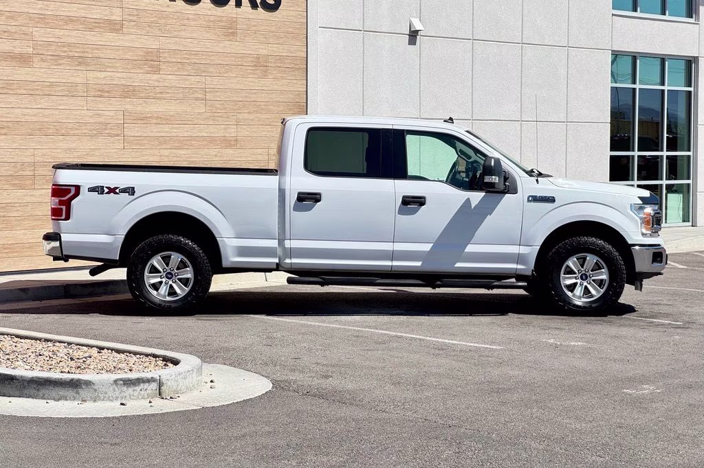 2019 White Ford F-150 XLT 4X4 Truck