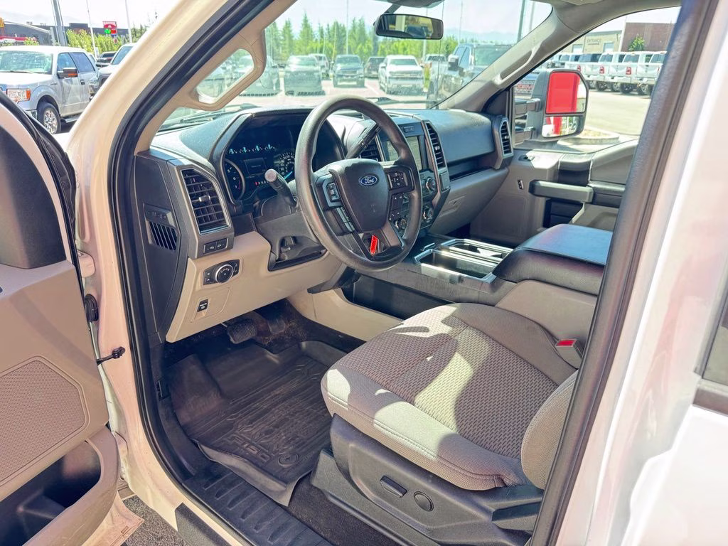 2019 White Ford F-150 XLT 4X4 Truck