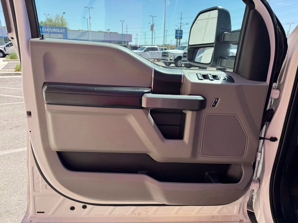 2019 White Ford F-150 XLT 4X4 Truck