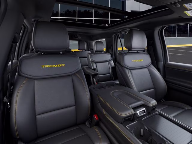 2027 Star White Metallic Tri-Coat Ford Expedition Tremor 4X4 SUV