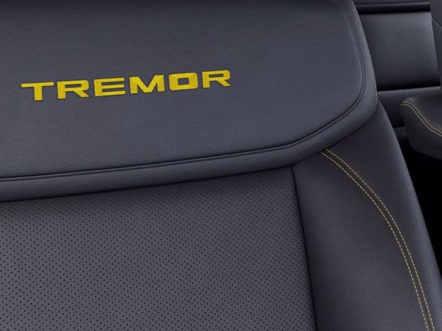 2027 Star White Metallic Tri-Coat Ford Expedition Tremor 4X4 SUV