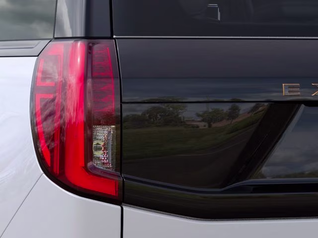 2027 Star White Metallic Tri-Coat Ford Expedition Tremor 4X4 SUV