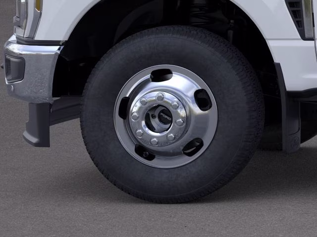 2026 Oxford White Ford Super Duty F-350 DRW Lariat DRW 4X4 Truck