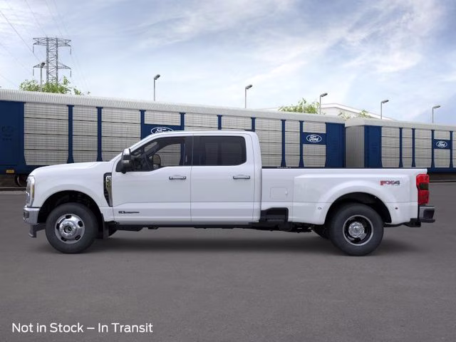 2026 Oxford White Ford Super Duty F-350 DRW Lariat DRW 4X4 Truck