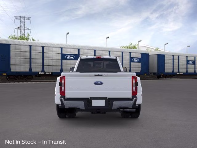2026 Oxford White Ford Super Duty F-350 DRW Lariat DRW 4X4 Truck