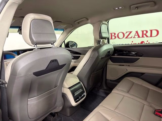 2024 White Platinum Clearcoat Metallic Lincoln Nautilus Premiere AWD SUV