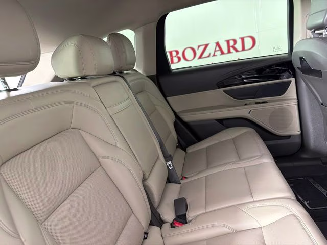 2024 White Platinum Clearcoat Metallic Lincoln Nautilus Premiere AWD SUV