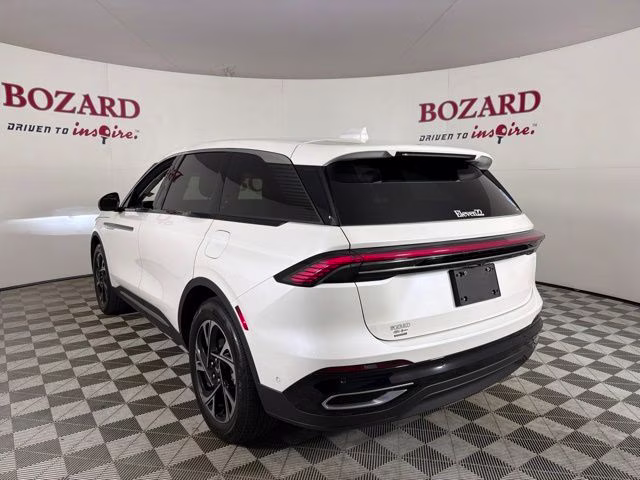 2024 White Platinum Clearcoat Metallic Lincoln Nautilus Premiere AWD SUV