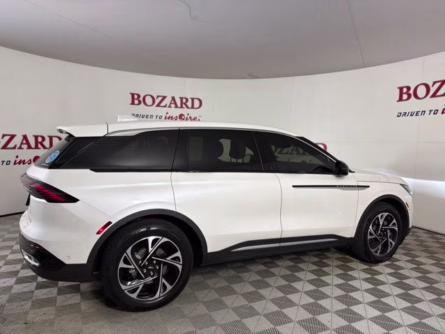 2024 White Platinum Clearcoat Metallic Lincoln Nautilus Premiere AWD SUV