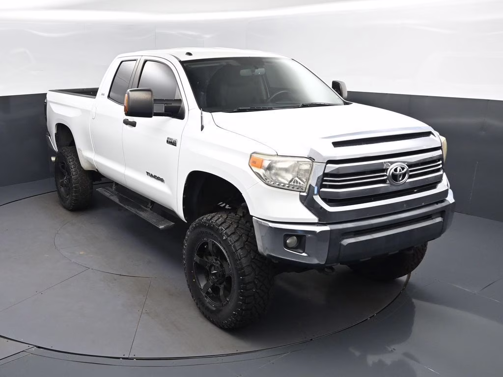2016 Super White Toyota Tundra SR5 4X4 Truck