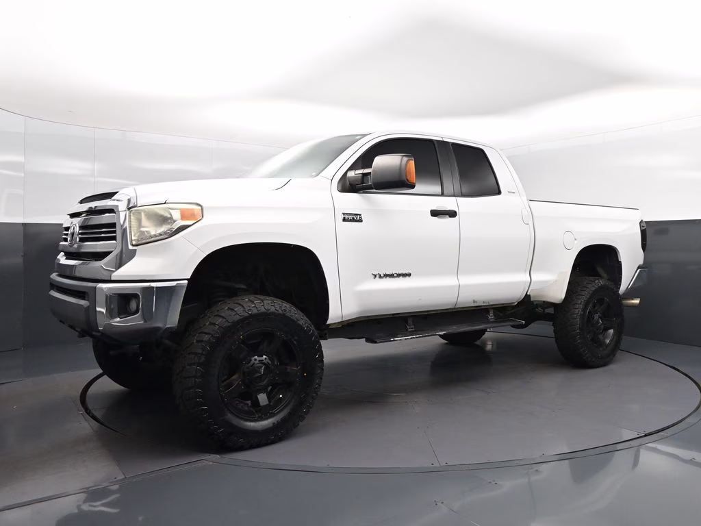 2016 Super White Toyota Tundra SR5 4X4 Truck