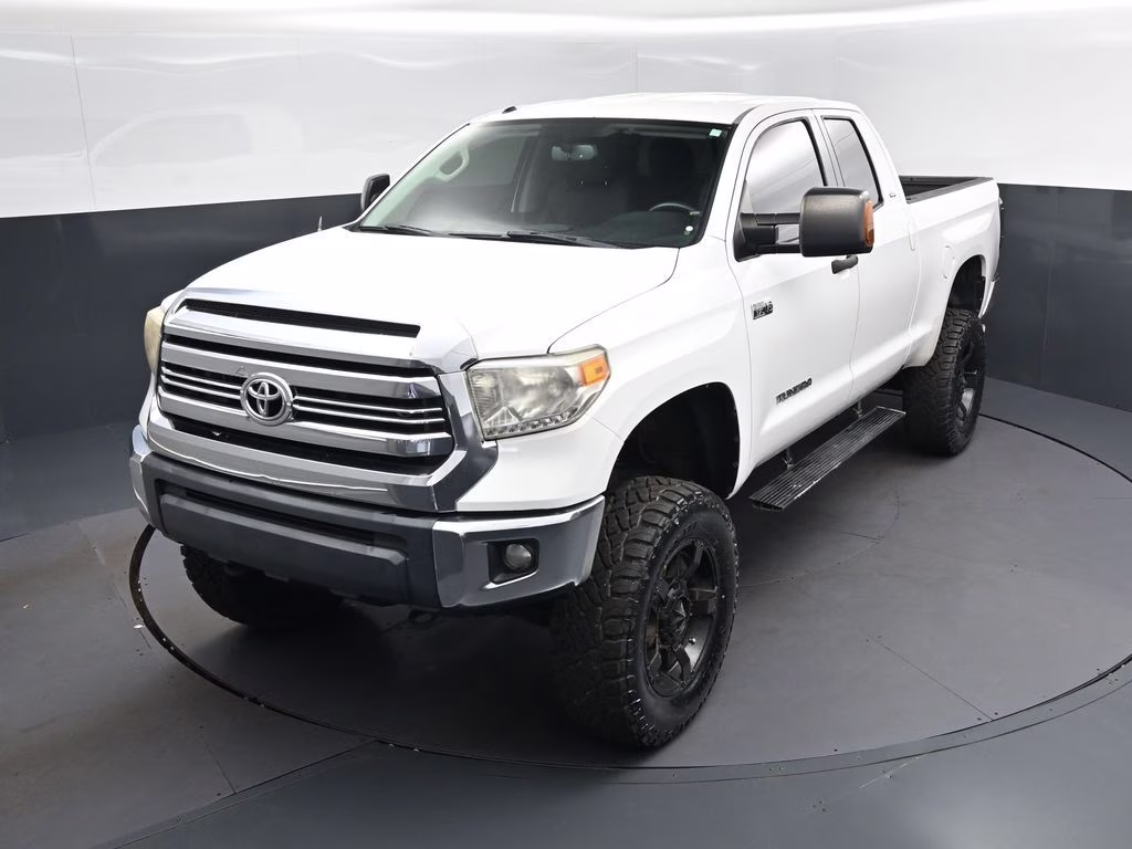 2016 Super White Toyota Tundra SR5 4X4 Truck