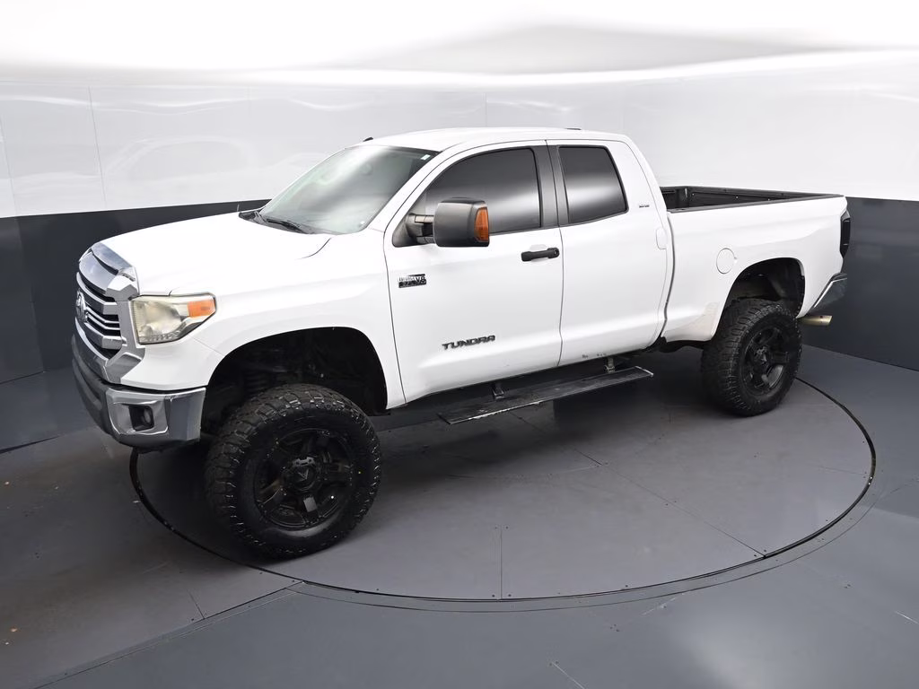 2016 Super White Toyota Tundra SR5 4X4 Truck