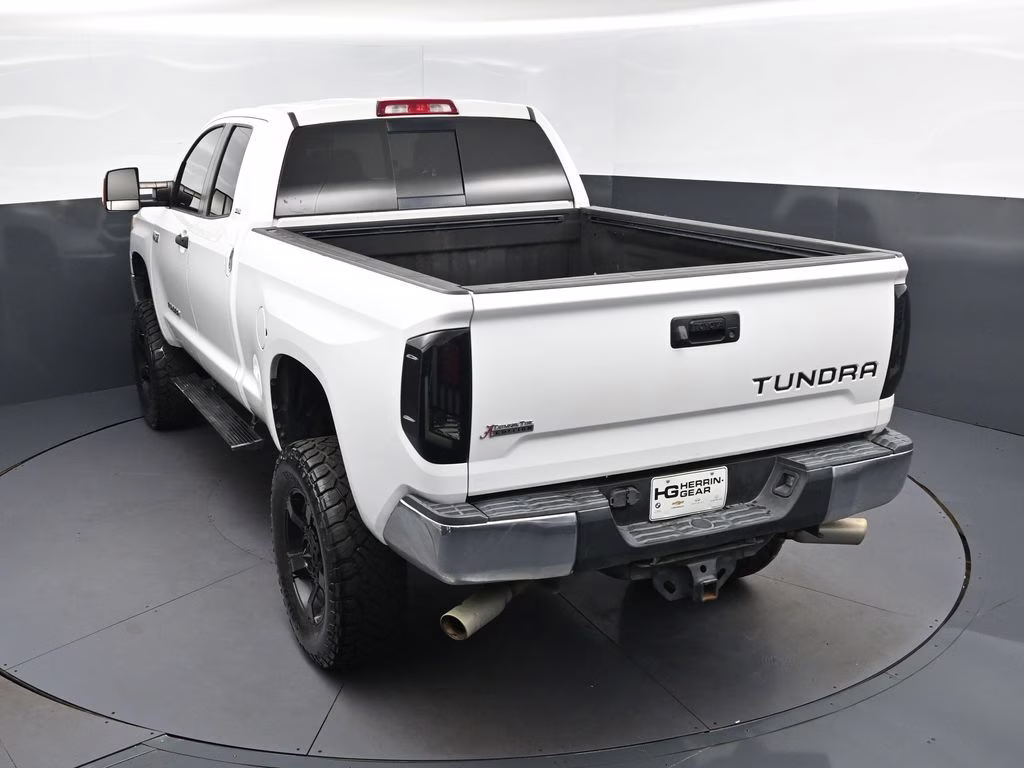 2016 Super White Toyota Tundra SR5 4X4 Truck
