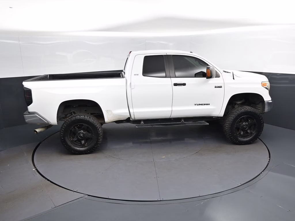 2016 Super White Toyota Tundra SR5 4X4 Truck