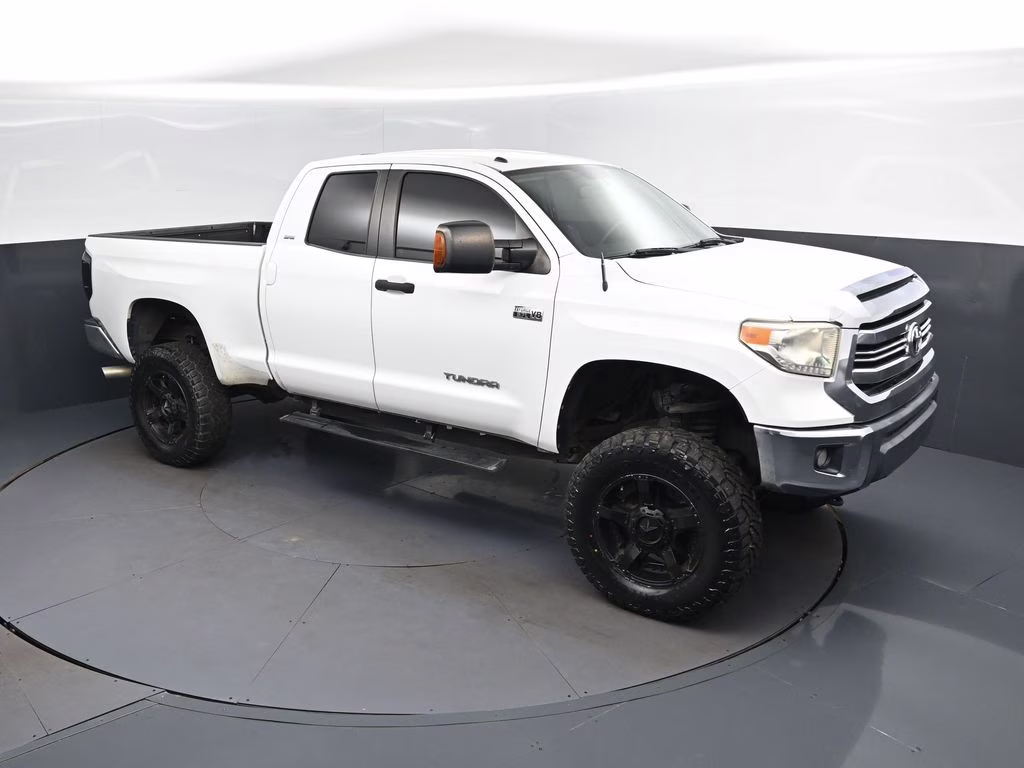 2016 Super White Toyota Tundra SR5 4X4 Truck